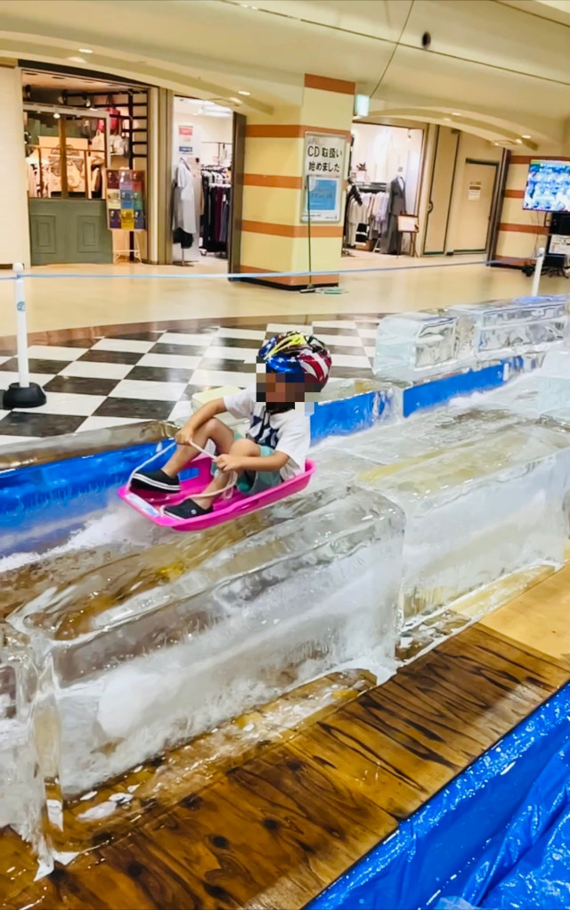 イベント事例に「ショッピングモールでのアイススライダー」を追加しました